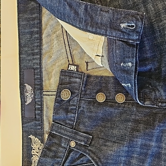 ROCK & Republic Embroidered Dark Wash Distressed Jeans Size 32 x 28 - Picture 6 of 12